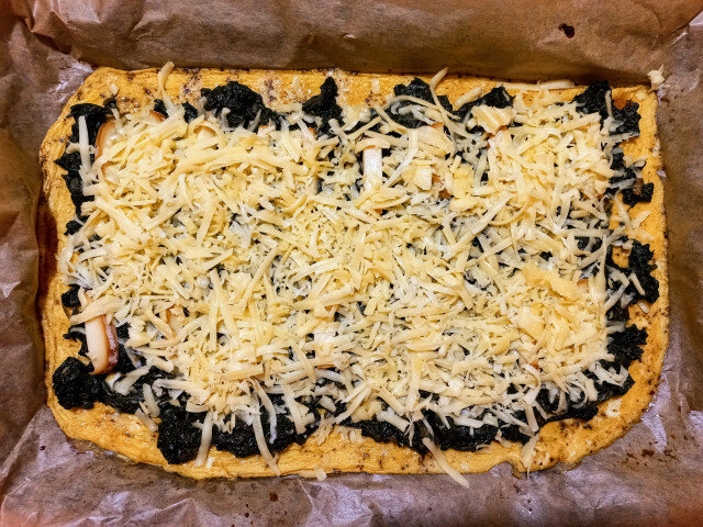 Спаначена пица с моцарела без брашно