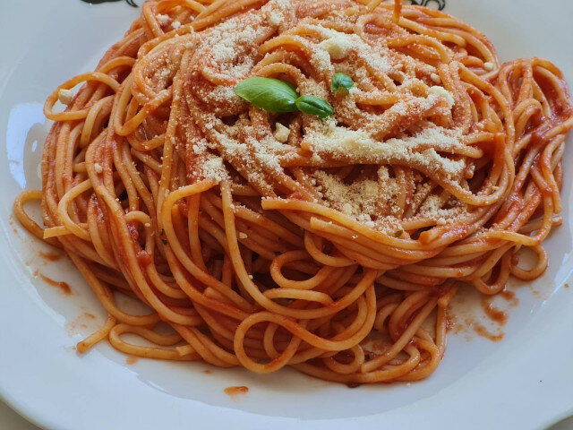 Постни спагети с доматен сос