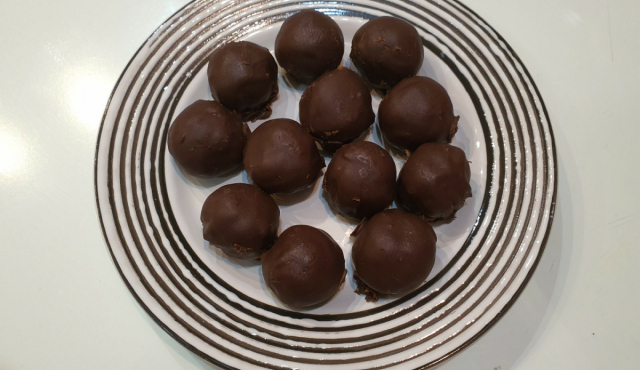 Шоколадово-бисквитени топчици
