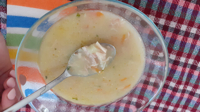 Пилешка супа с картофи и фиде