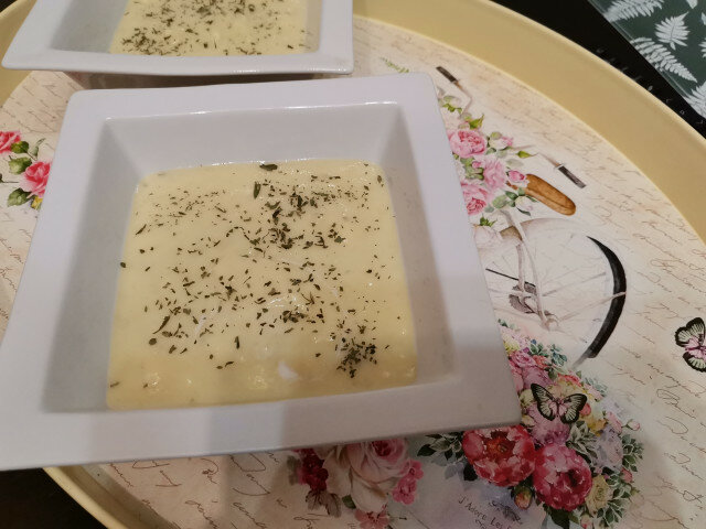 Крем супа с тиквички и синьо сирене