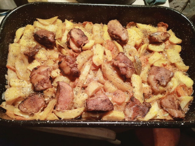 Запечено свинско месо с картофи