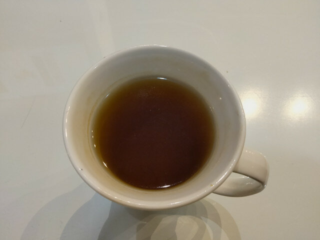 Цветен студен чай