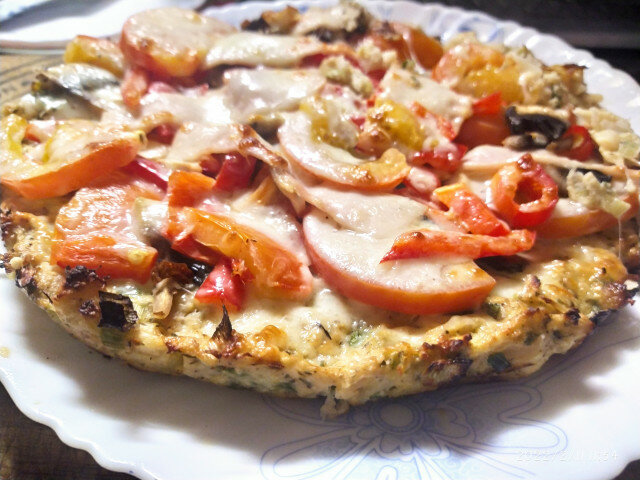 Кето Пица с блат от карфиол и шунка