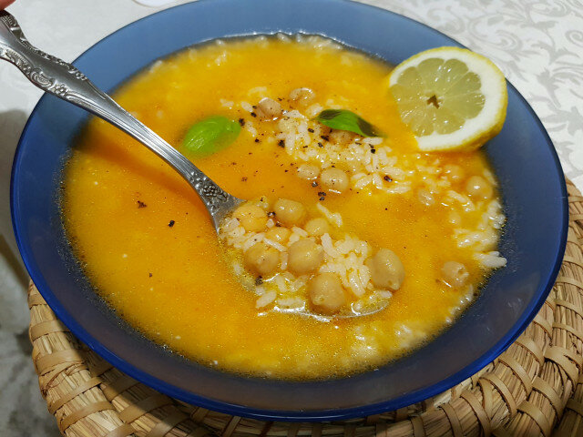 Икономична оризова супа с нахут