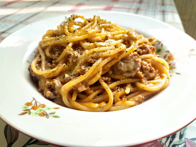 Спагети с доматено-винен сос