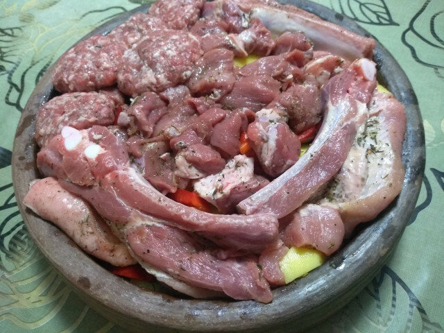 Сач с три вида свинско и зеленчуци