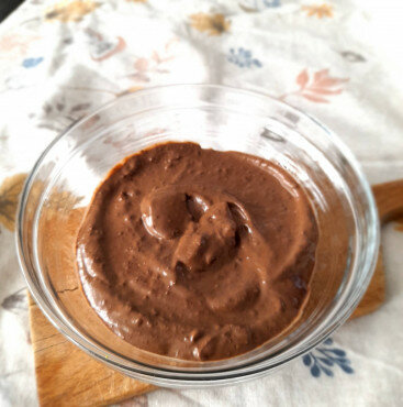 Мус от авокадо с шоколадови парченца