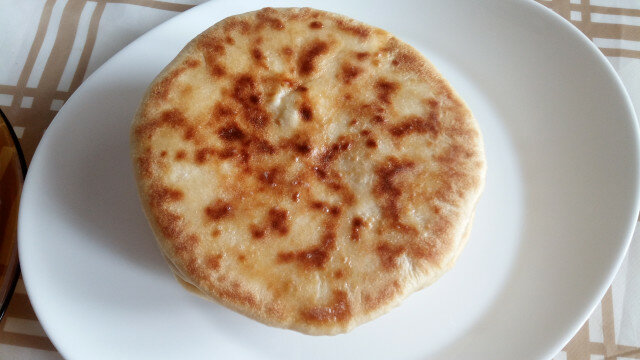Грузински хачапури със сирене и кашкавал