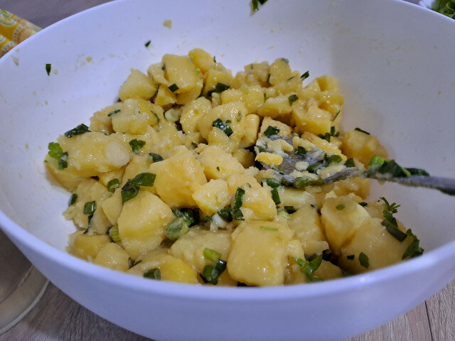 Картофена салата с пресен лук
