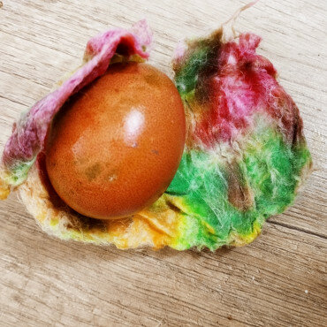 Боядисване на яйца с памук