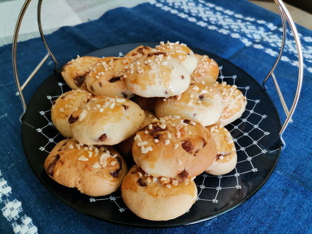 Великденски масленки с шоколад и бадеми