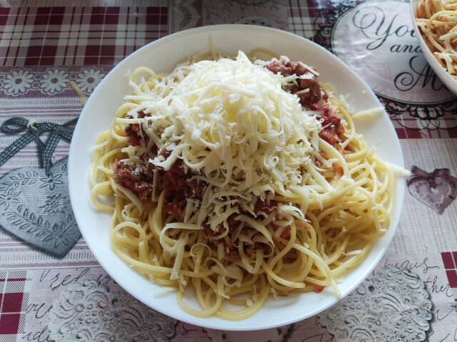 Запържени спагети Болонезе
