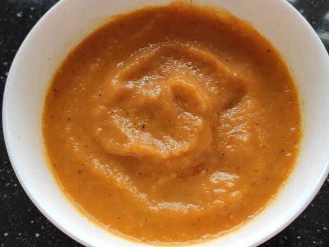 Крем супа от моркови и грах за деца