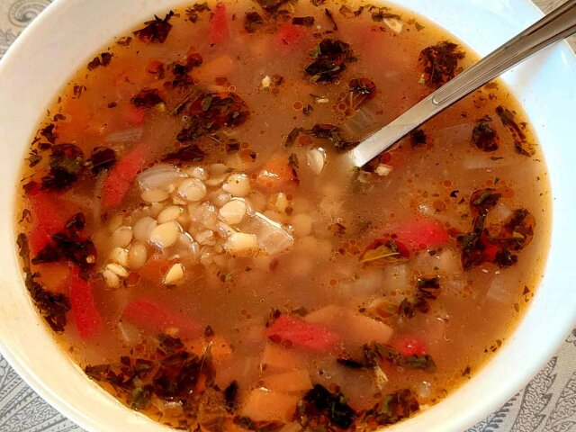Пикантна супа от леща
