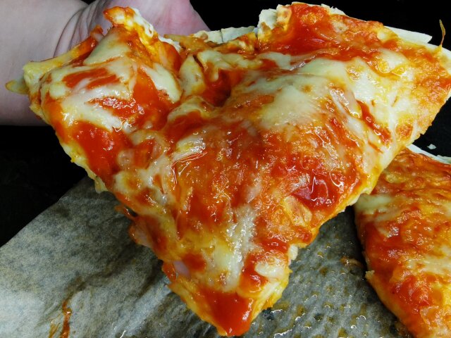 Мега вкусна тортила пица