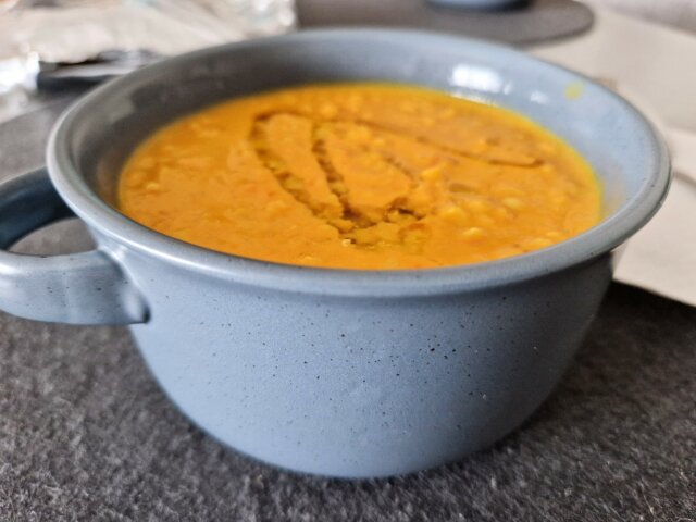 Гъста индийска супа от червена леща
