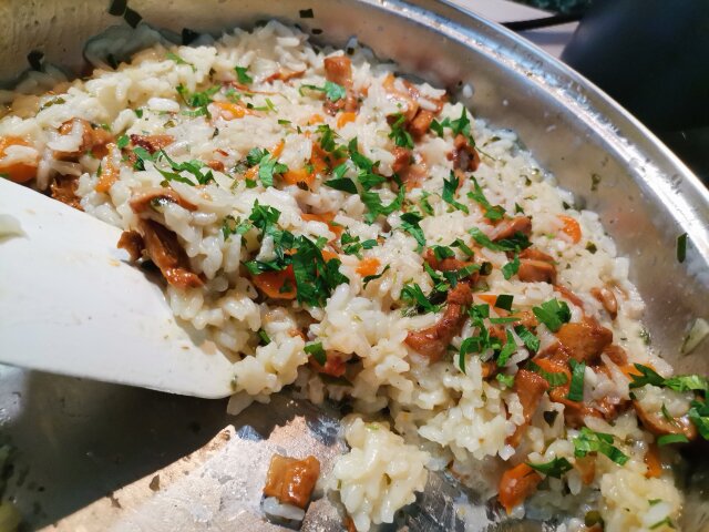 Ориз със зеленчуци и гъби пачи крак на тиган