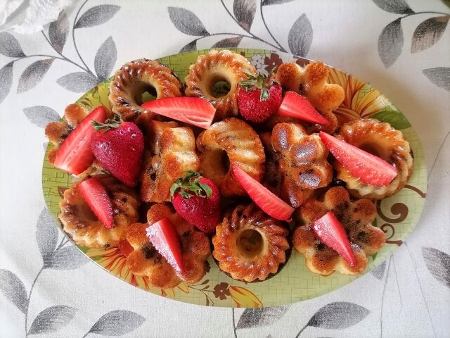 Мини кексчета с ягоди и шоколад