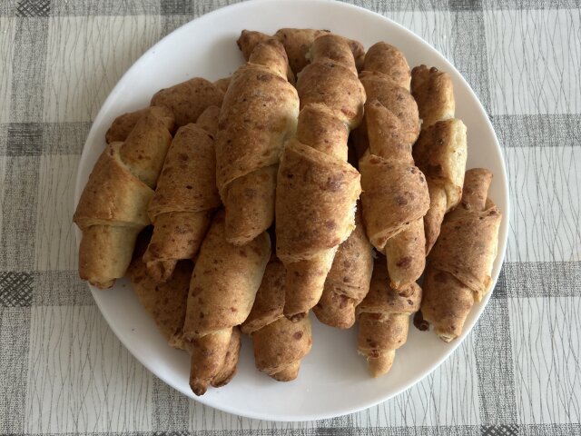 Кифлички с кашкавал и сирене